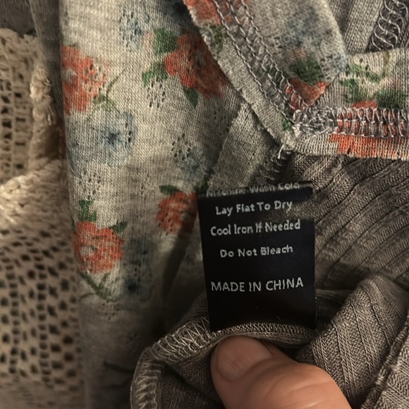 POL NWT Floral Patchwork Gray/Charcoal with floral Print Top. Poly/Cotton Blend - Picture 10 of 12
